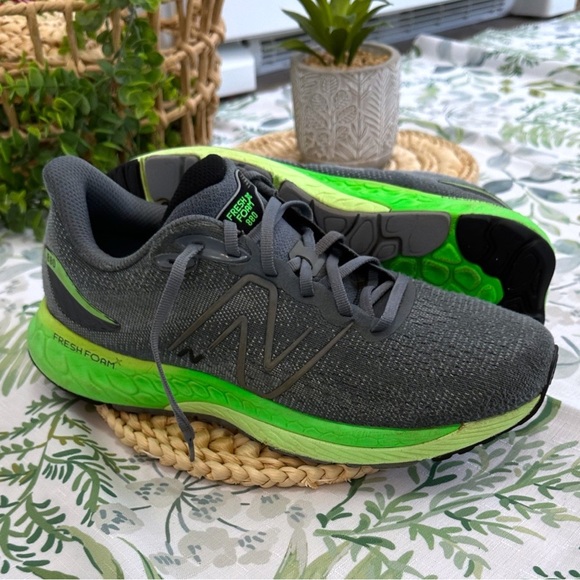 New Balance Men’s Fresh Foam X Ocean Gray Vibrant Green Athletic Running Shoes - Picture 16 of 16
